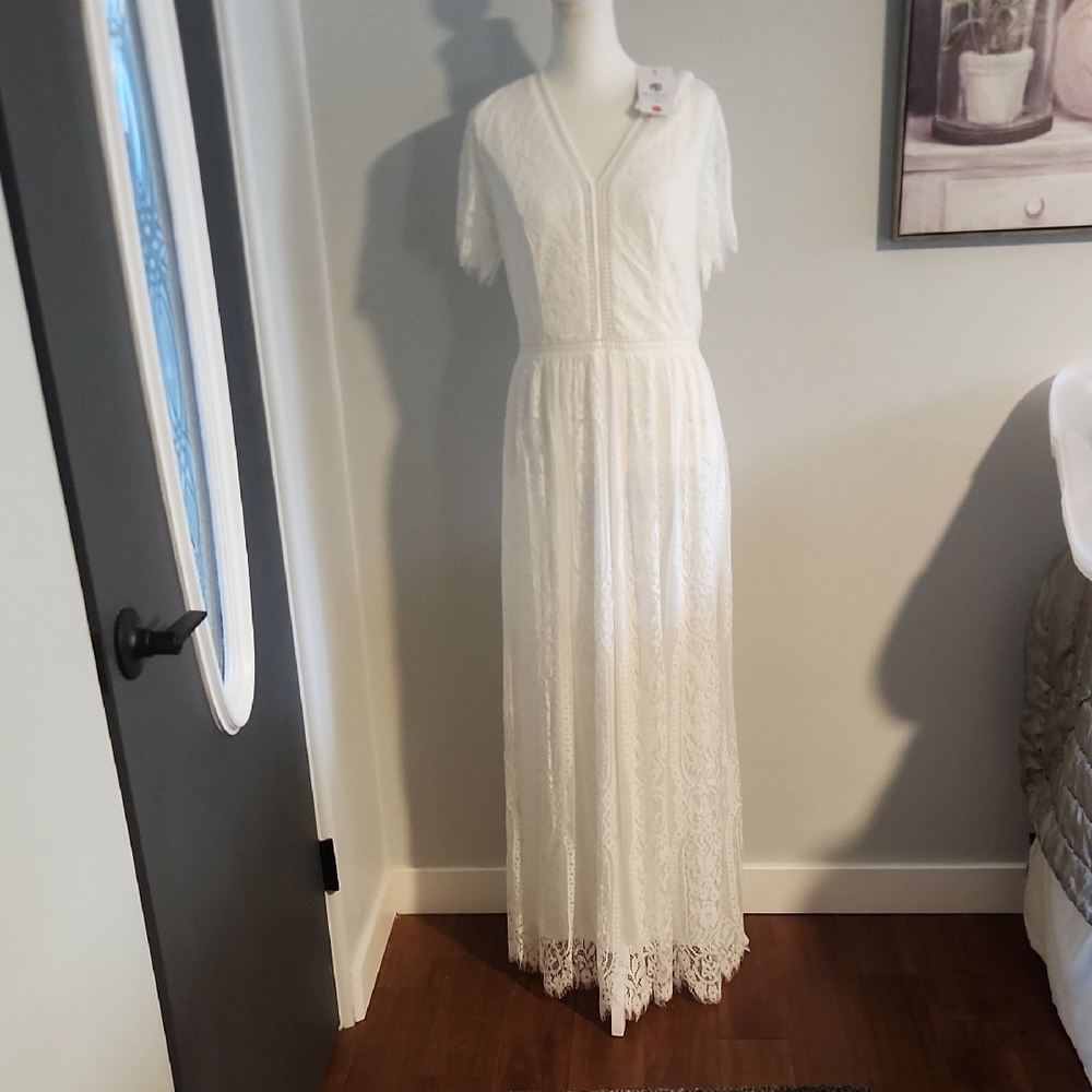 Elegant White Lace Maxi Dress